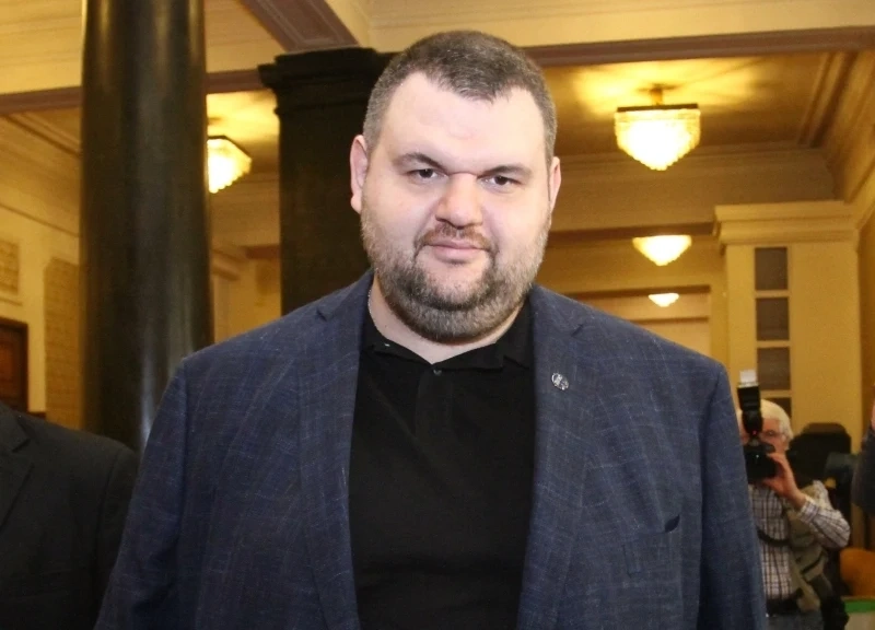 И Пеевски дари респираторен апарат за МБАЛ „Пазарджик”