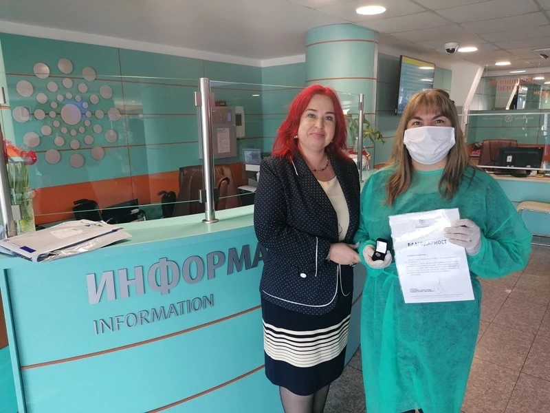 Доброволци в „Уни Хоспитал“ помагат за преодоляване кризата с COVID-19