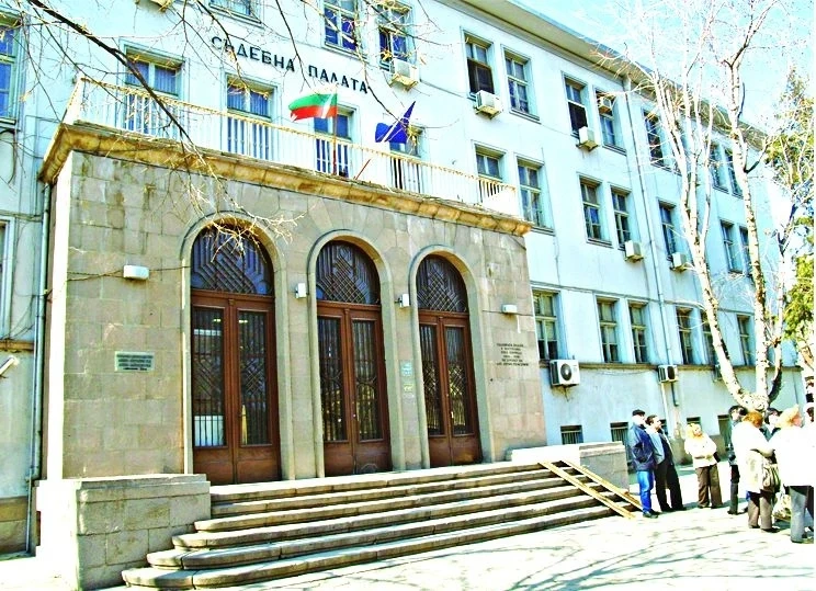 Четирима серийни крадци отиват на съд