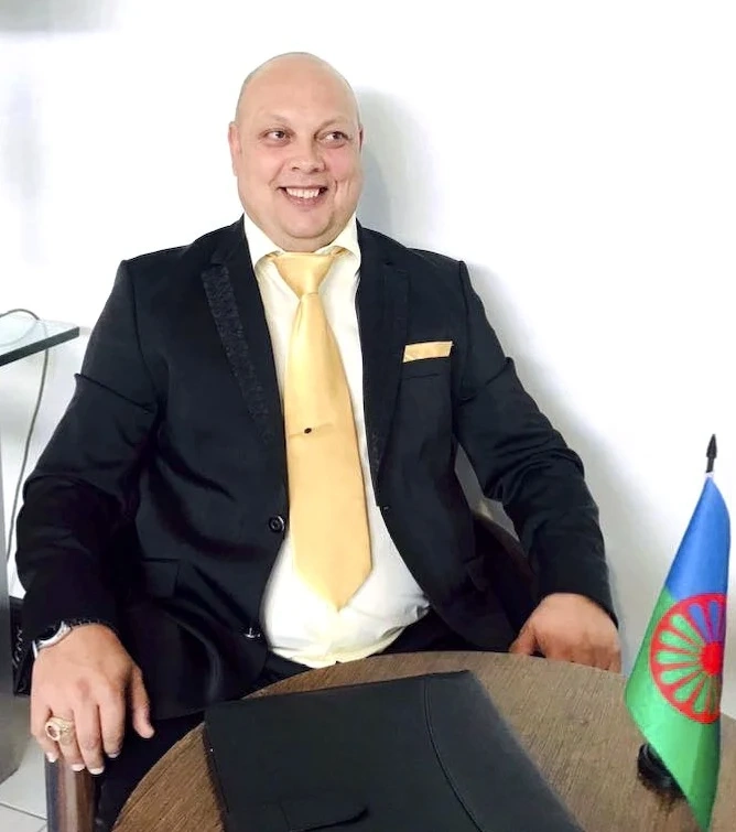 Пазарджишки циганин организира дарителска акция от Холандия