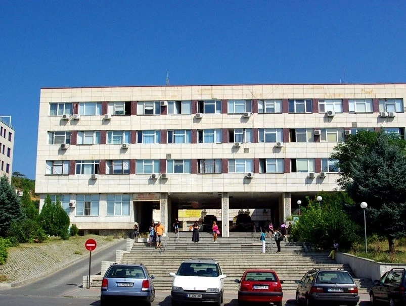 Болница получи високотехнологичен апарат за PCR тестове от Пеевски