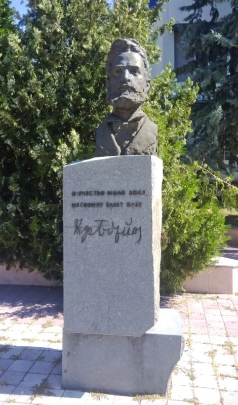 Духова музика и цветя за Ботев