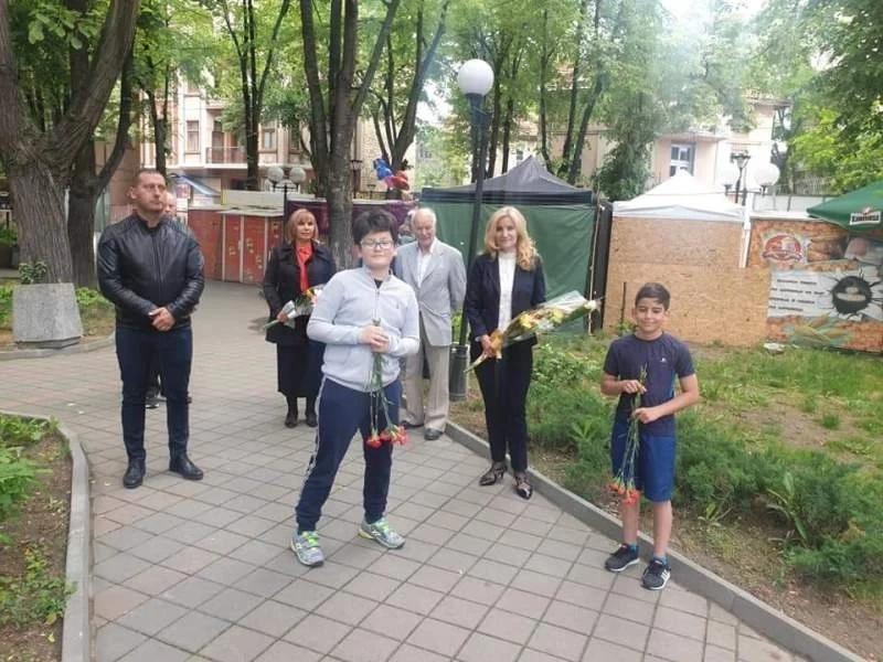 В спа столицата почетоха героите в Деня на Ботев