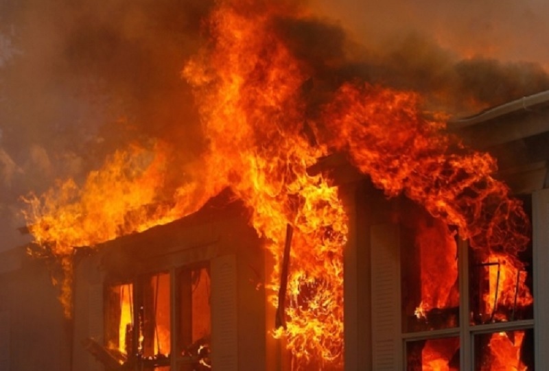 Пожар в Драгор, двама работници обгоряха