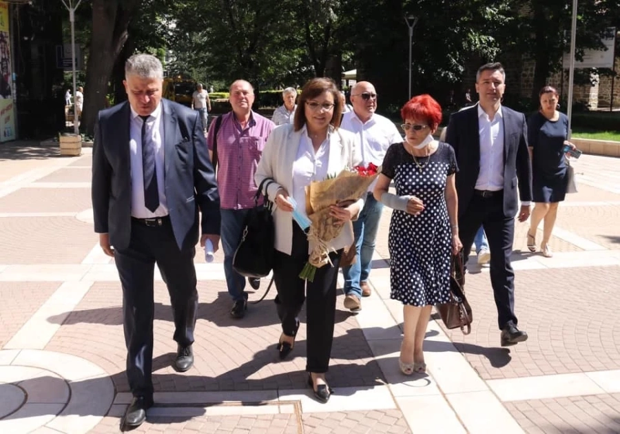 Нинова: Вярвам на членовете на партията