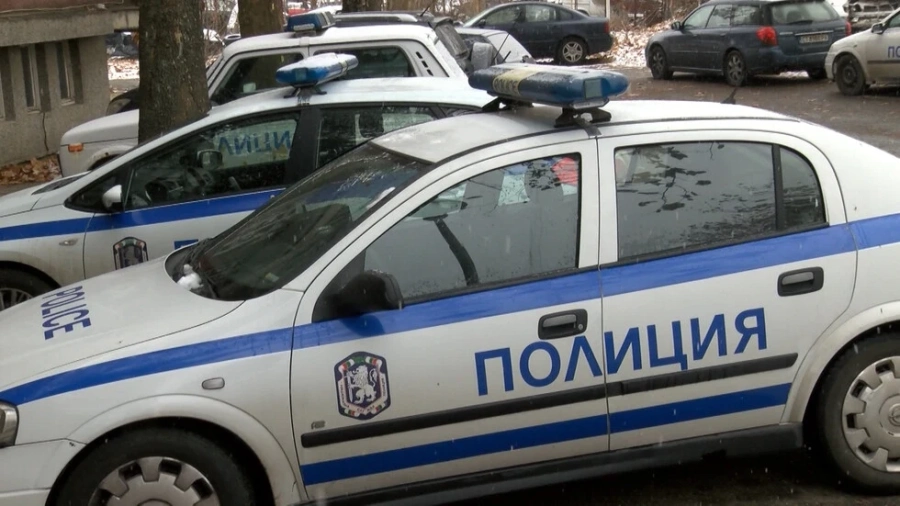 Трима крали от предприятието, в което работили