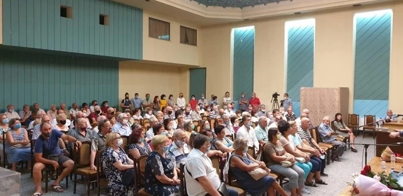 Корнелия Нинова: В цял свят правителствата се опитват да спасят икономиката, българското правителство я убива