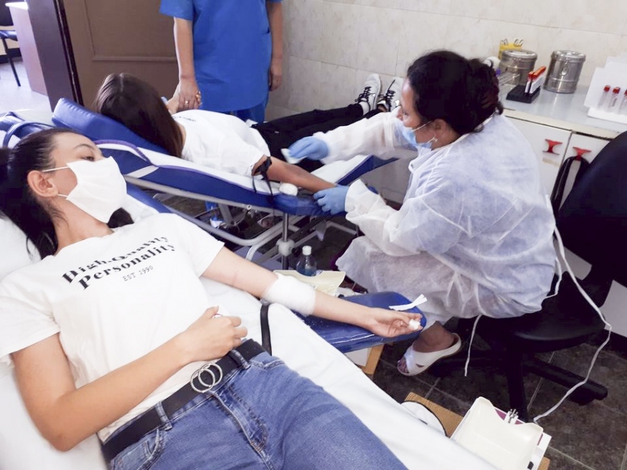 8 доброволци, включително англичанин, дариха кръв в благотворителната акция „Усмихни сърце”