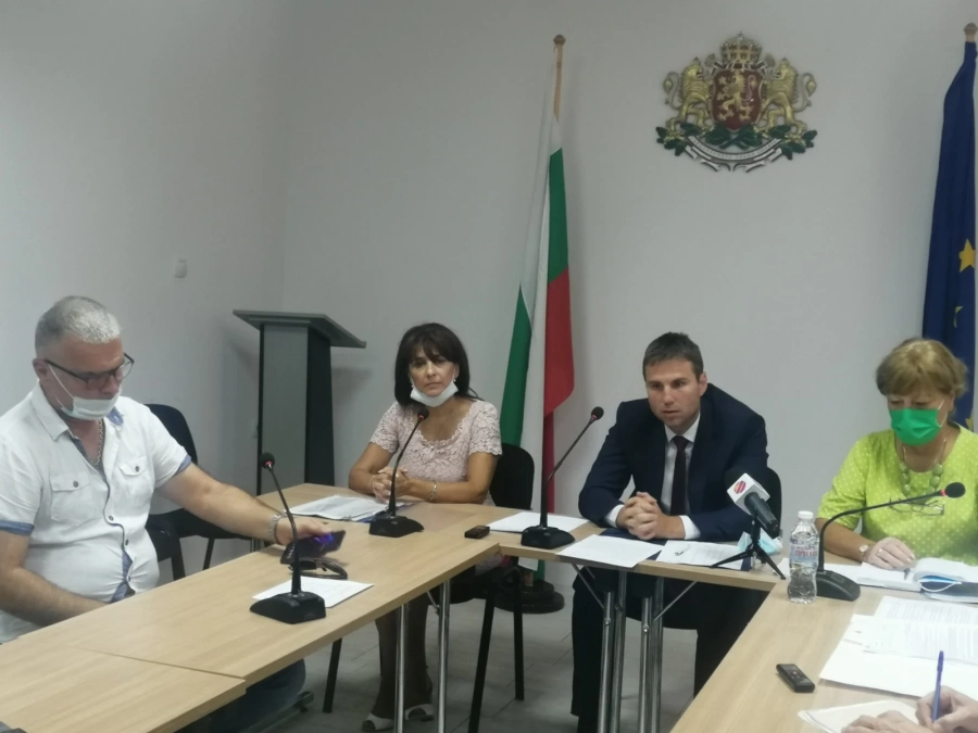 Учебната година ще бъде тържествено открита за 1,5 и 8 клас.
