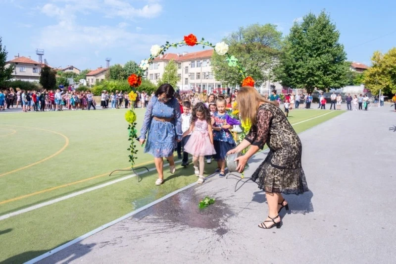Веска Барова, директорка на СУ „Нешо Бончев”: Не очаквам проблеми, ако се наложи дистанционно обучение