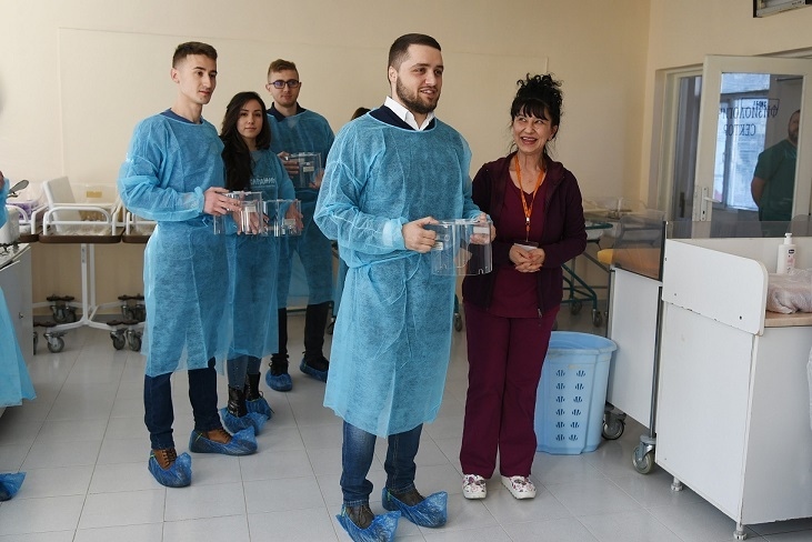 Съветът за младежка политика дари стерилизатор на Неонатологията в МБАЛ -Пазарджик от кампанията за рециклиране “Пазарджик обича”