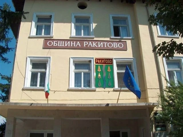 Спешно ремонтират водопровода от мeстността Сютка, в участъка в местността Бошнов чарк