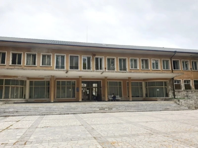 Кметът Коев иска от държавата да оправи Курортна поликлиника
