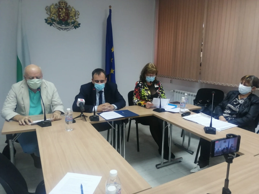 Здравните власти: Взети са нужните мерки в училищата със случаи на Ковид-19