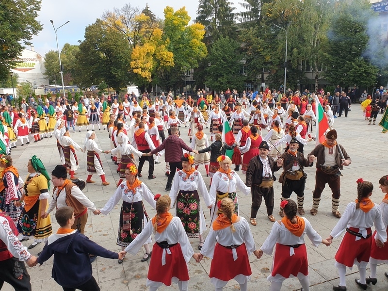 Велинград  грейна с Деветия национален фолклорен фестивал „Пролетно хоро“