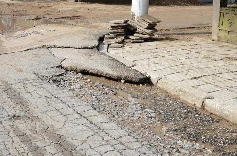 Общината подписа договор за реконструкция и тротоари в три села