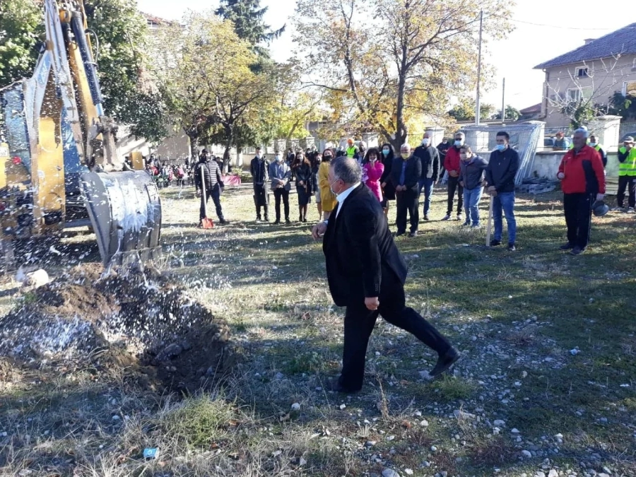 Направиха първа копка за новата ветрендолска спортна зала