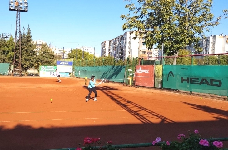 Три българки на полуфиналите на двойки на силния международен тенис турнир