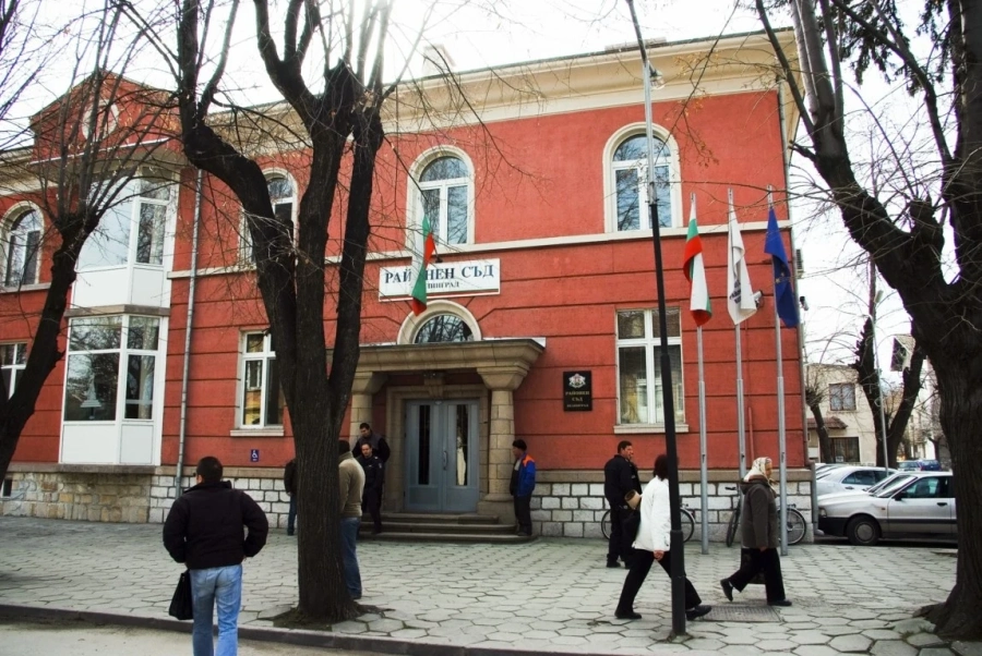 Взели други 4 деца на англичанката, неволно убила бебето си