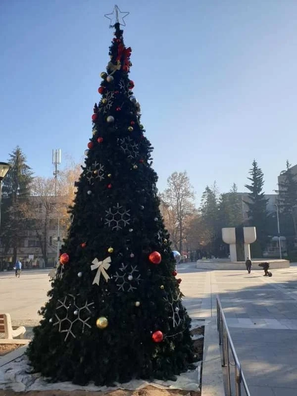 Велинград се подготвя за Коледа