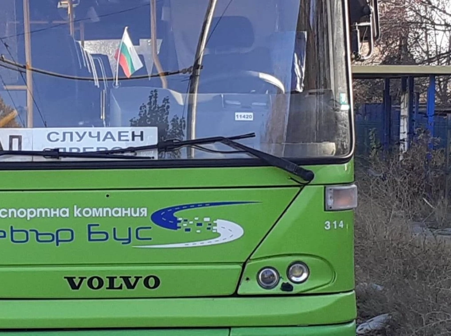 Шофьори зарязаха автобуси, превозващи работници