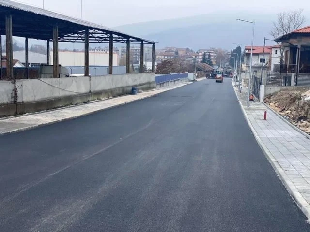 Квартал „Изгрев” с нови асфалт, тротоари и осветление