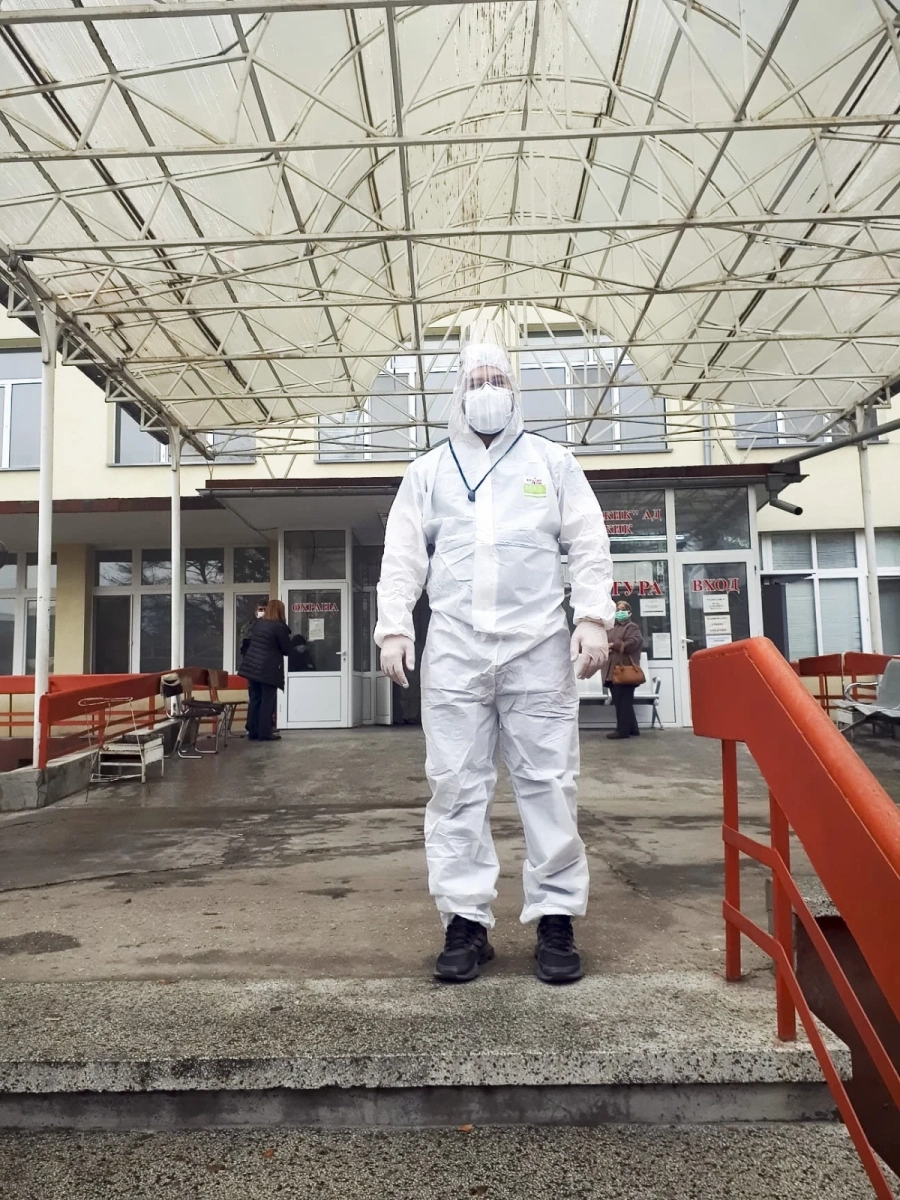 Доброволците Виден Василев и Станислав Комсалов: Битката с коронавируса е по-опасна от татамито!