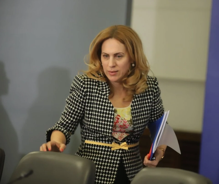 Вицепремиерът Николова се дегизирала във Велинград като таен клиент