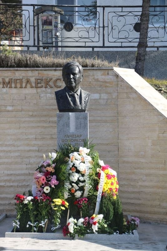 Бюст-паметник на проф. д-р Лъчезар Цоцорков бе открит на рождения ден на „Асарел-Медет“
