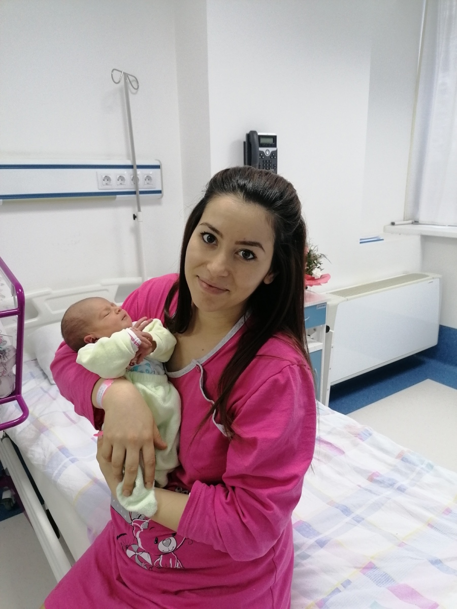 Алис е първото бебе за 2021 година в „Уни Хоспитал“