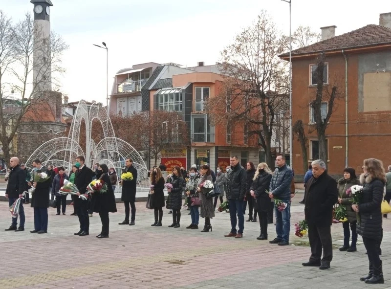 Отдадохме почит на Христо Ботев за 173-годишнината от рождението му