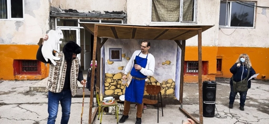 Духът на Коледа още държи децата от ВУИ „Ангел Узунов”