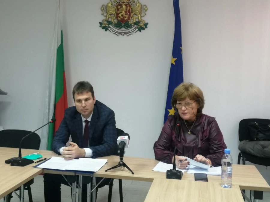 1274 медицински лица са ваксинирани в нашата област
