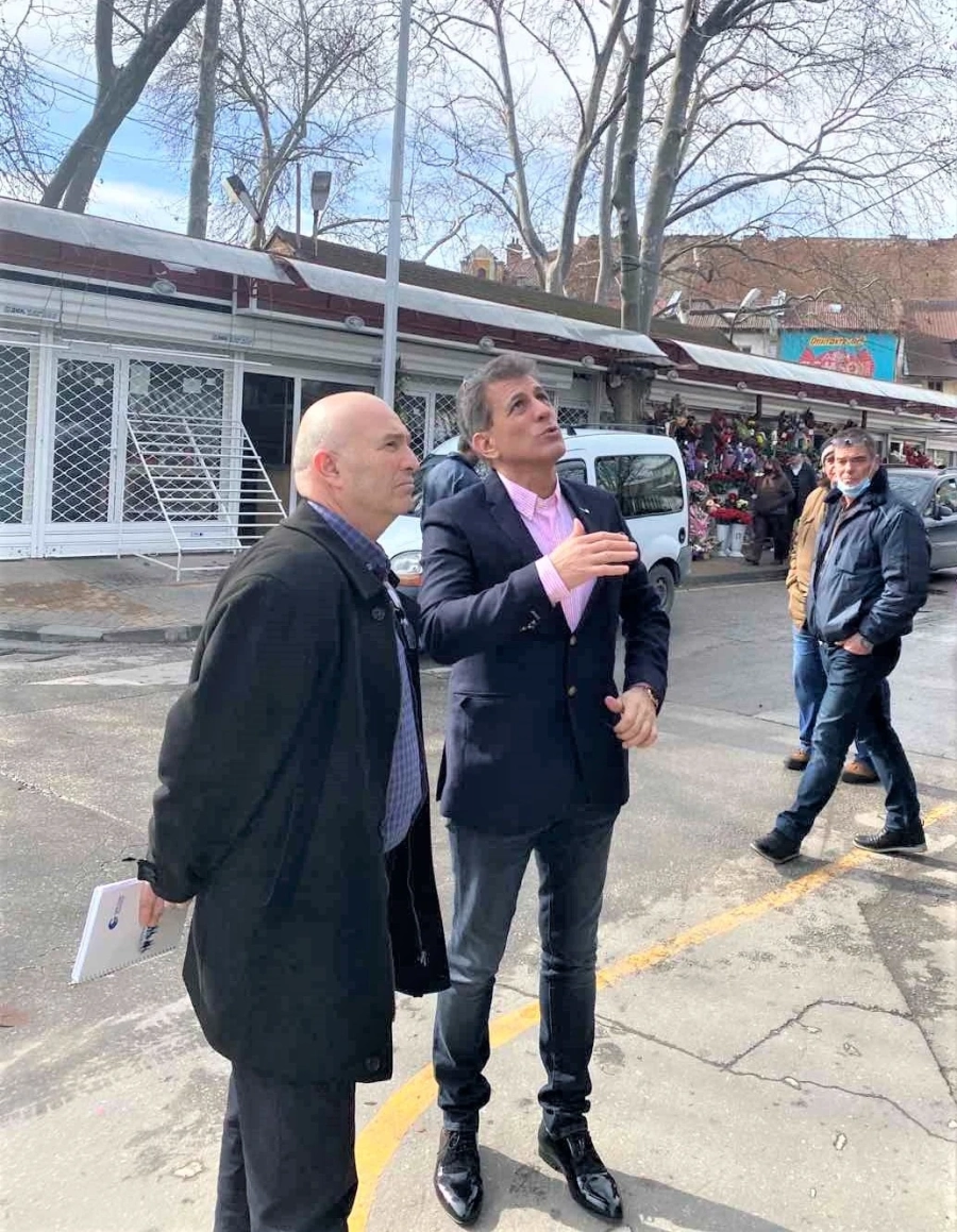 Продължава обновяването на Градския пазар