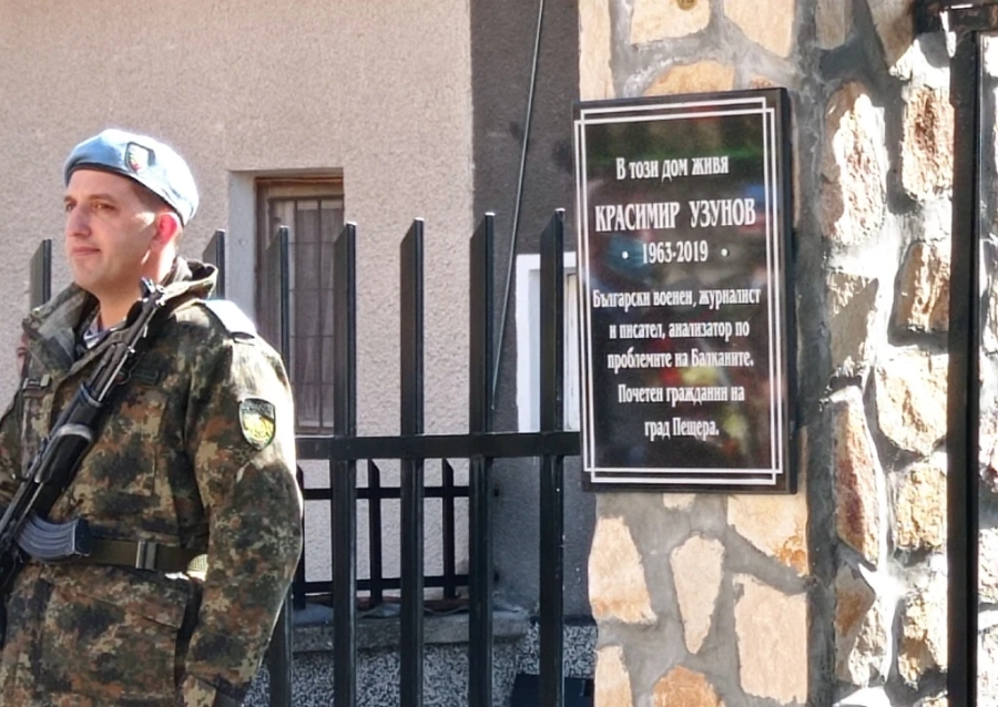 Цвета Караянчева и Илияна Йотова също сведоха глави пред Красимир Узунов