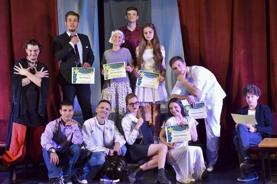 В месеца на театъра актьори и режисьори си спомнят за времето в Младежкия дом