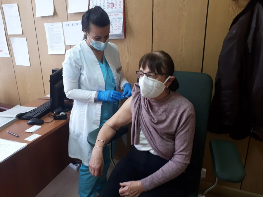 Ваксинациите срещу Ковид продължават