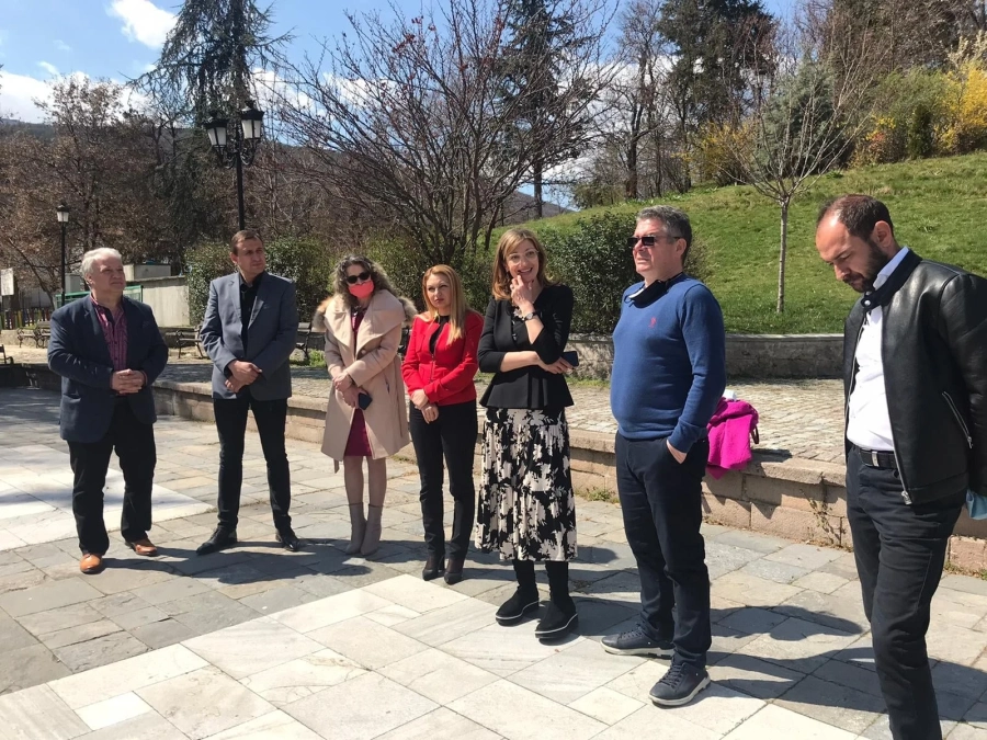 Водачката на листата на ГЕРБ и СДС Екатерина Захариева посети община Брацигово