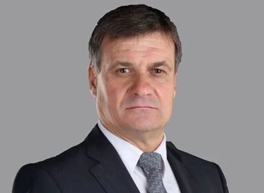Кметът Коев подписа договор за подмяна на цялото улично осветление