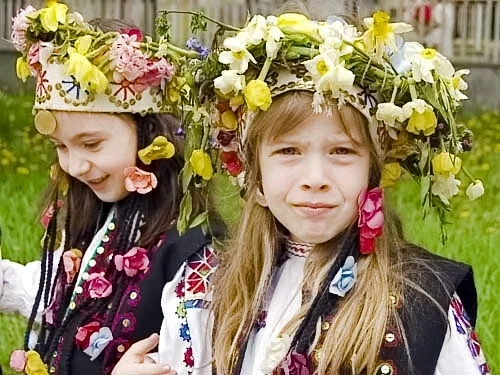 Лазар се вози на златна кола…