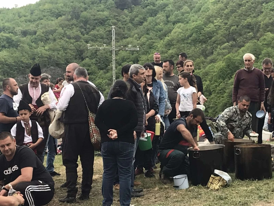 С гайди и 34 агнета сестримци спазиха древния обичай след Великден