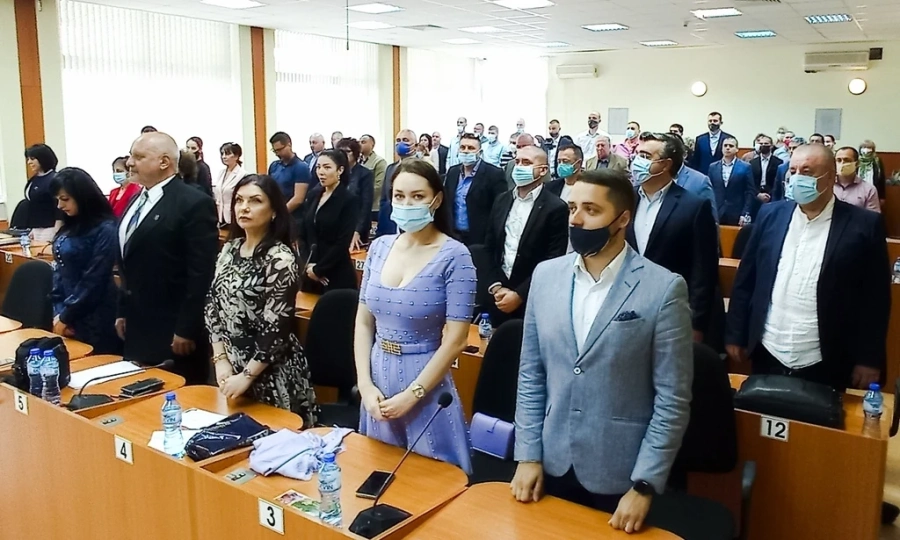На тържествена сесия връчиха „Почетен знак” и „Почетна грамота”