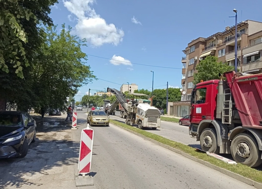 Преасфалтират 500 м от бул. „Александър Стамболийски”