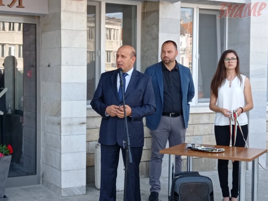 Откриха обновената сграда на Община Панагюрище