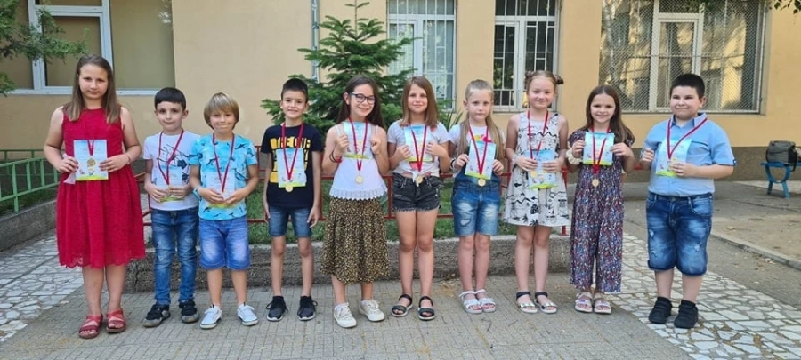 Първокласници със златни медали национално състезание