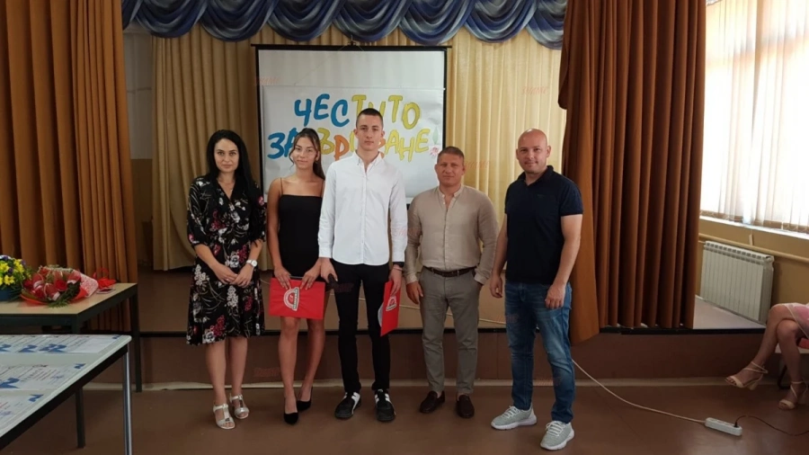Първият випуск на Спортното училище получи удостоверения за първи гимназиален етап