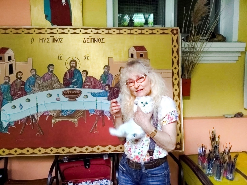 Снежана Стойчева реставрира дарени икони и пак усети Бога