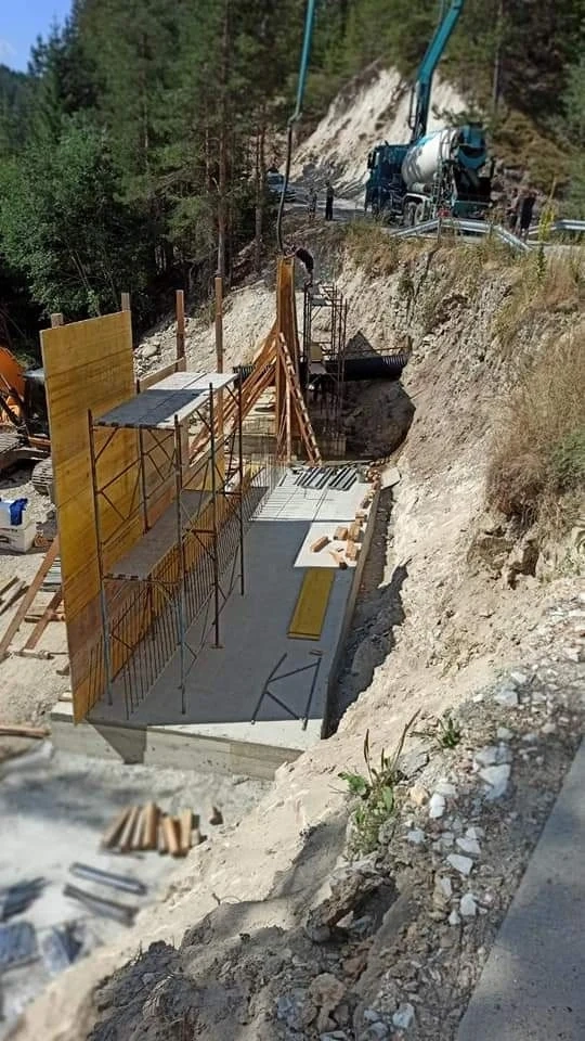 Започна изграждането на подпорна стена по пътя Абланица - Цветино
