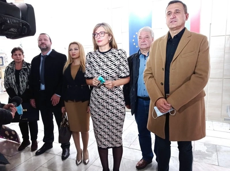Коалиция ГЕРБ-СДС Пазарджик регистрира листата си в РИК за участие в изборите