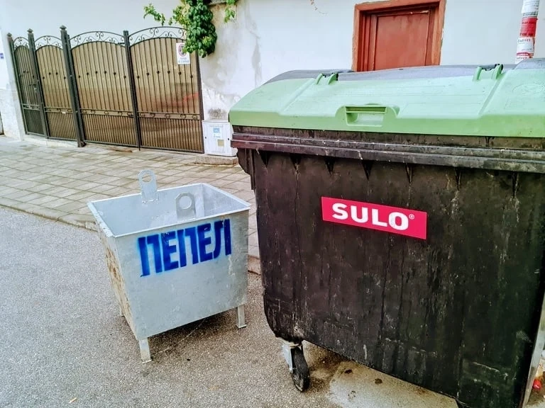 В Пещера пазят контейнерите за отпадъци с кошчета за пепел